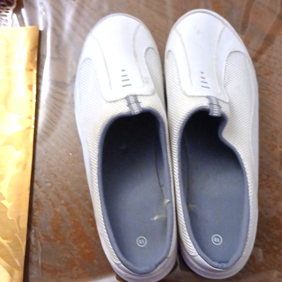 Ladies Sneakers - Picture 2 of 4